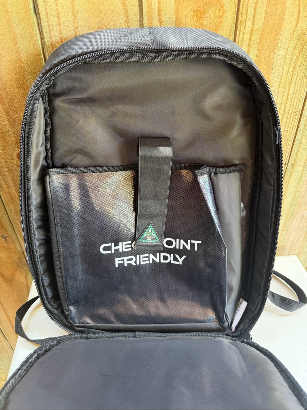 Alienware Black Hard-Shell Front Laptop Backpack - Picture 4 of 8
